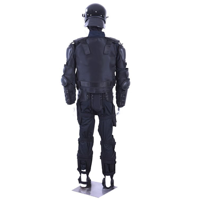 Poliisin vastainen valvontapuku 